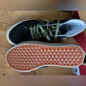 Vans Off the Wall, size 7.5W/6M, NWT
